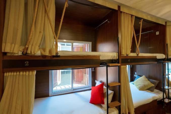 100 Years Building Bangkok Old Town By Seen Hostel Екстериор снимка